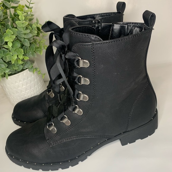 SO Sugar Maple Black Combat Boots - Picture 1 of 8